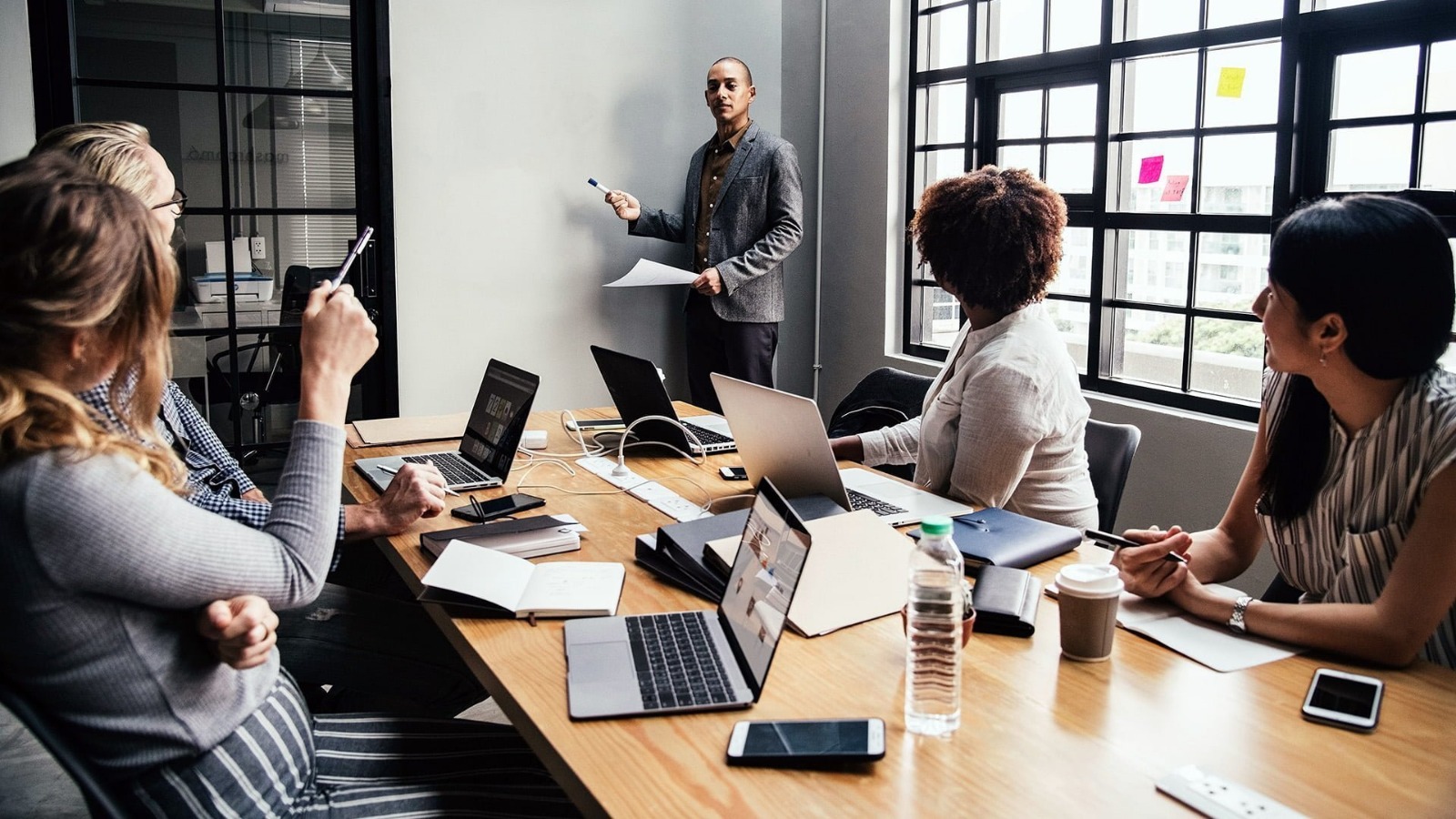 How a Business Coach Los Angeles Boosts Team Performance